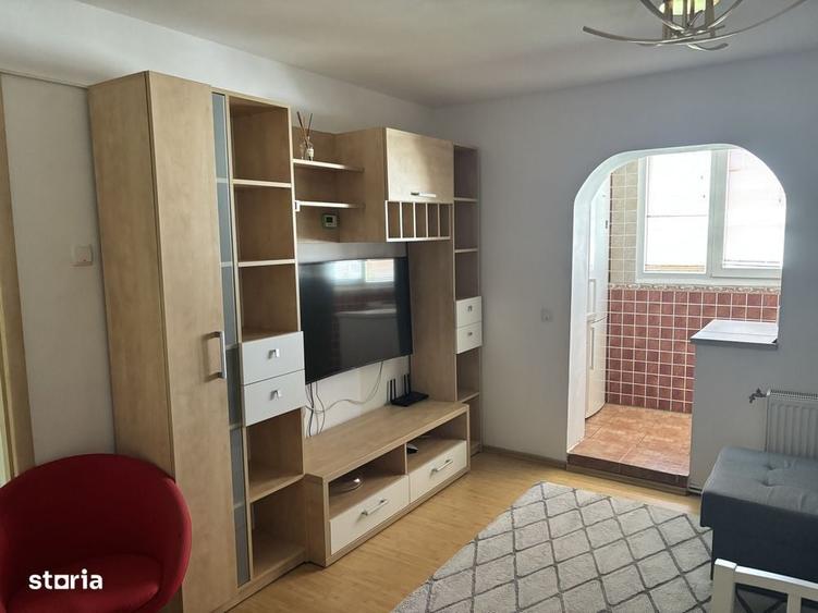 Apartament cu 3 camere decomandat în Băneasa