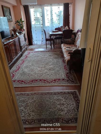 Apartament cu 3 camere decomandat în Careiului