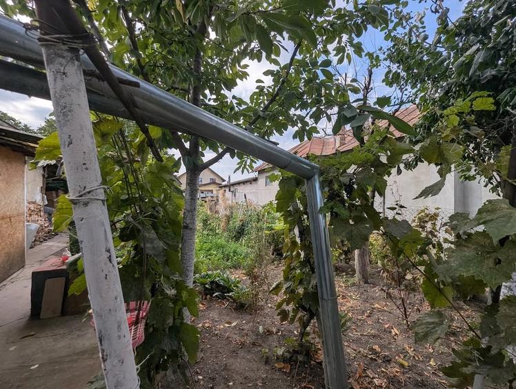 Casă cu Teren 500 Mp în Central