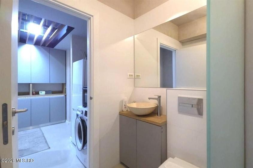 Apartament cu 2 camere semidecomandat, mobilat în Central