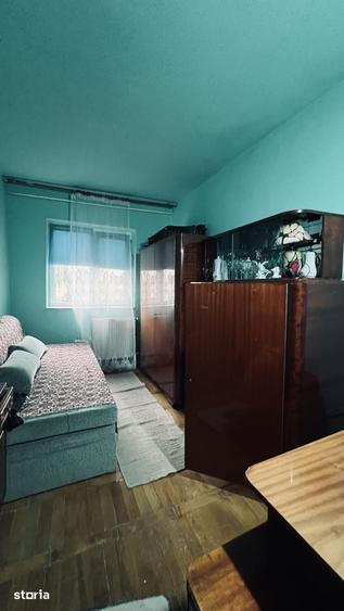 Apartament cu 3 camere decomandat în Aradului