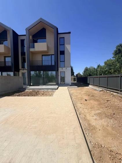 Casă individuală cu 5 camere cu Garaj în Central