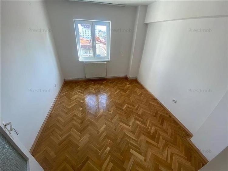 Apartament cu 4 camere decomandat în Ultracentral