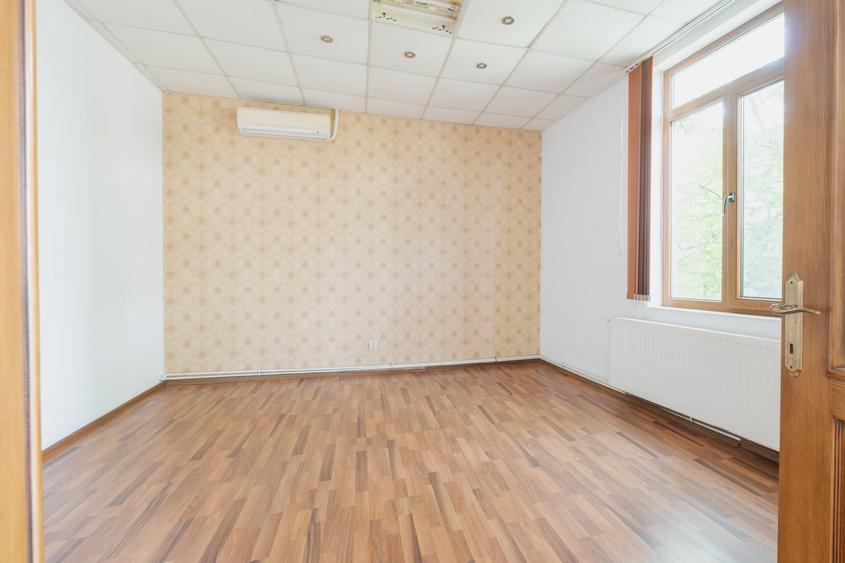 Casă individuală cu 16 camere cu Canalizare în Peninsula