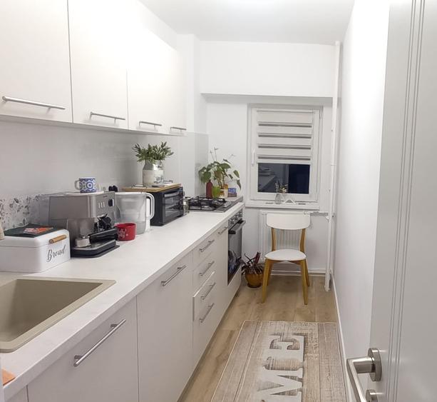 Apartament cu 2 camere decomandat, mobilat în Semicentral
