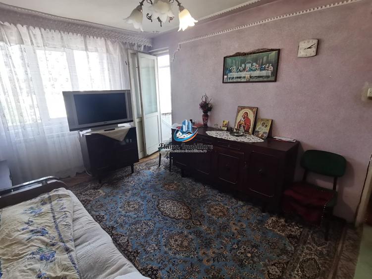 Apartament cu 3 camere semidecomandat în Dărmănești