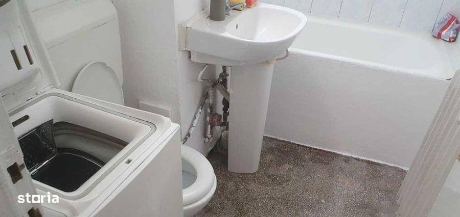 Inchiriez apartament cu o camera, 35mp2 aflat la etajul 4 - 2