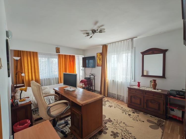 Casă individuală cu 6 camere cu Teren 400 Mp în Breaza