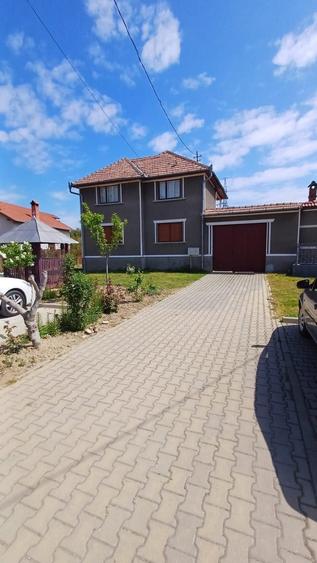 Casă cu 4 camere cu Teren 526 Mp în Vinerea