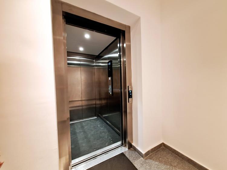 Apartament cu 3 camere decomandat în Băneasa