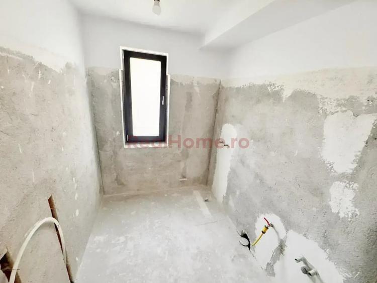 Casa / Vila | 5 camere | Curte 220  mp  | metrou 15 min | - 9