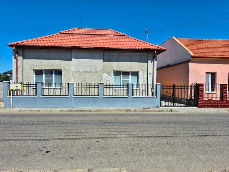 Casă individuală cu 2 camere cu Canalizare în Sud-Vest
