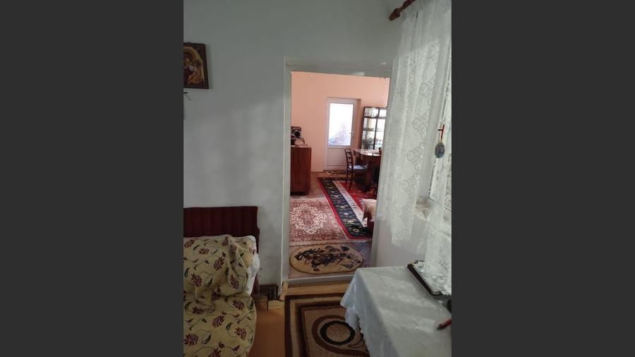 Casă cu 4 camere cu Canalizare în Central