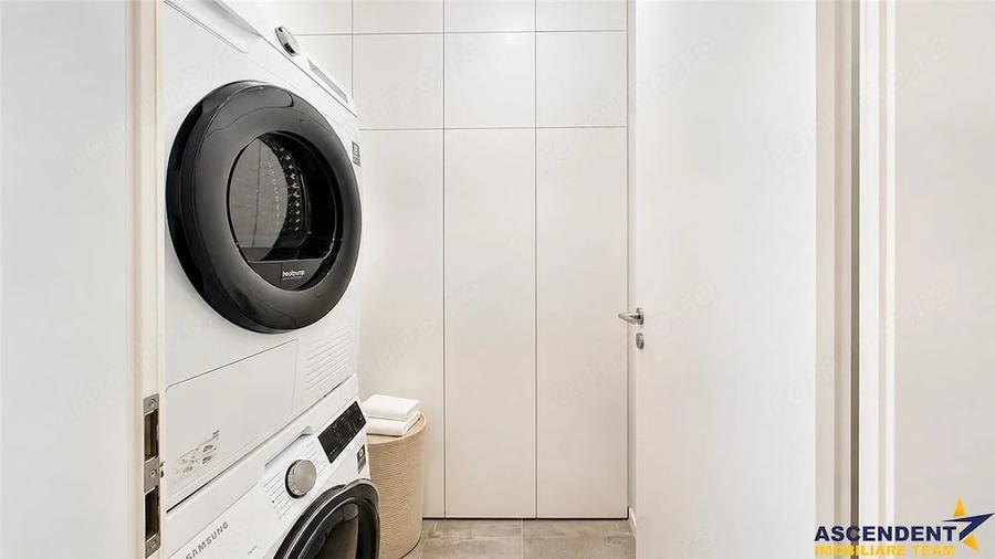 Apartament cu 3 camere decomandat în Tractorul