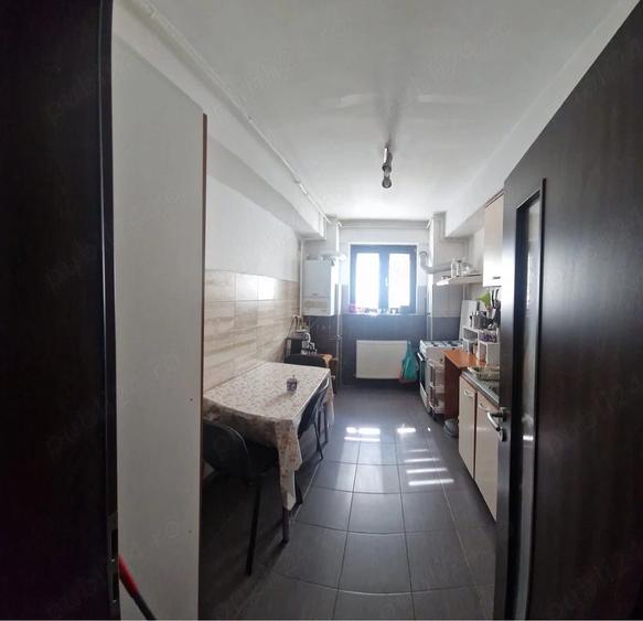 Apartament cu 2 camere decomandat în Roșu