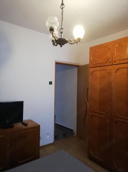 Apartament cu 3 camere decomandat în Calea București