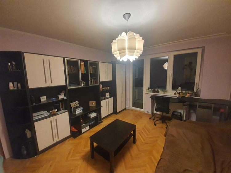 Apartament cu 2 camere decomandat în Cornișa
