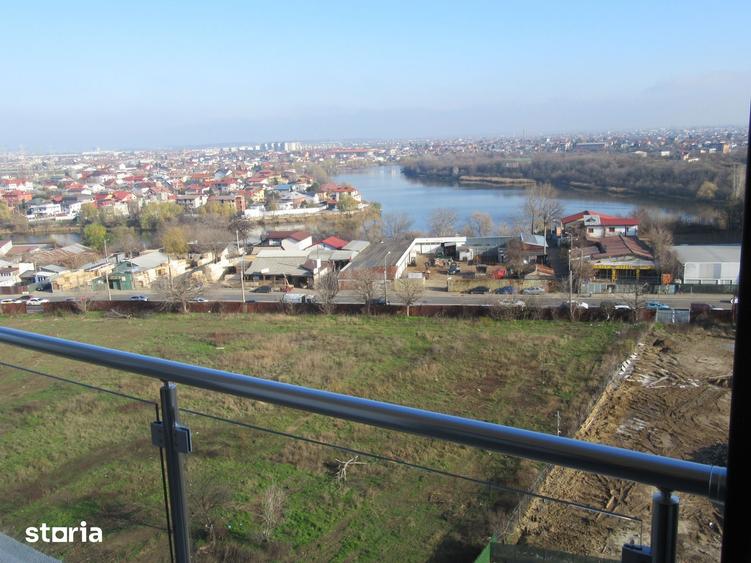 Apartament cu 3 camere semidecomandat în Fundeni