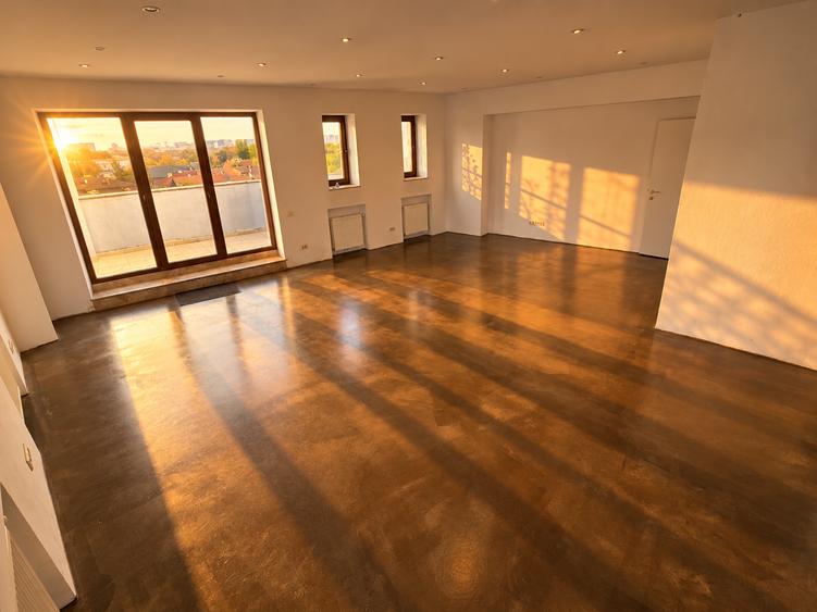 Apartament cu 4 camere decomandat în Floreasca