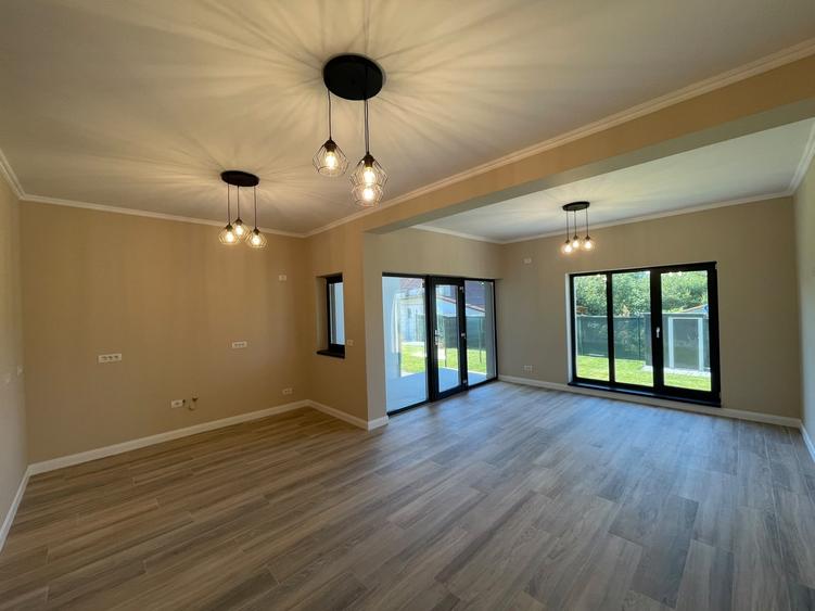 Duplex cu 4 camere cu Canalizare în Covaci