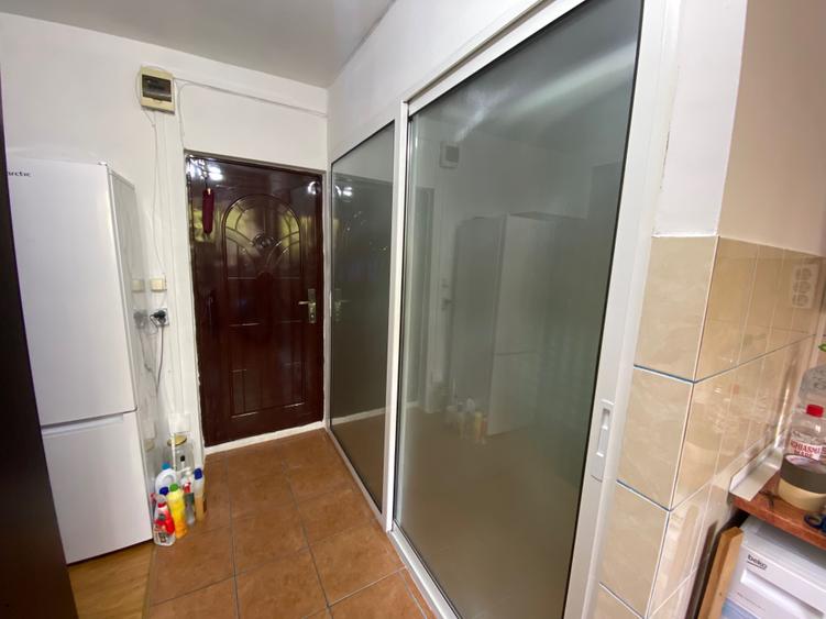 Proprietar garsoniera de vanzare etaj 1 UMT - 1