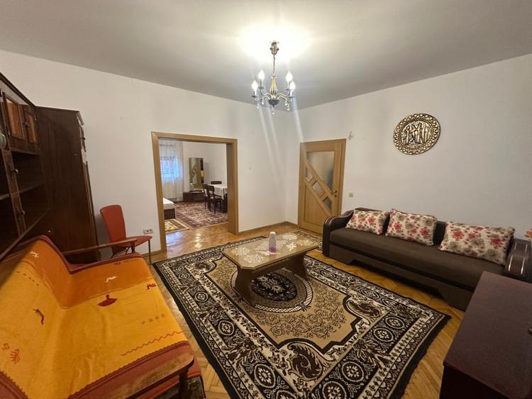 Apartament cu 3 camere, mobilat în Florilor