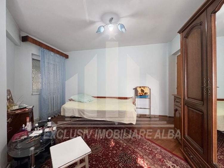 Apartament cu 3 camere decomandat, mobilat în Central