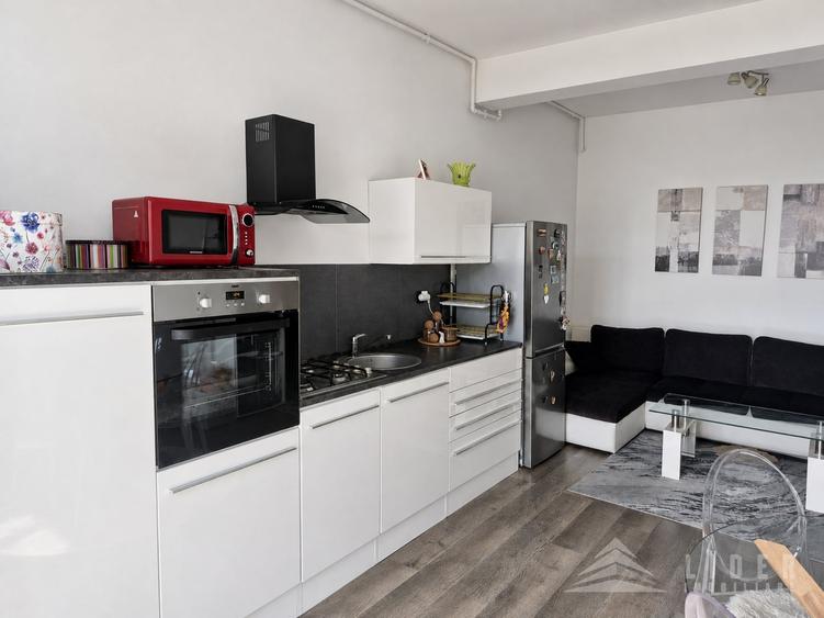 Apartament cu 2 camere semidecomandat, mobilat în Central