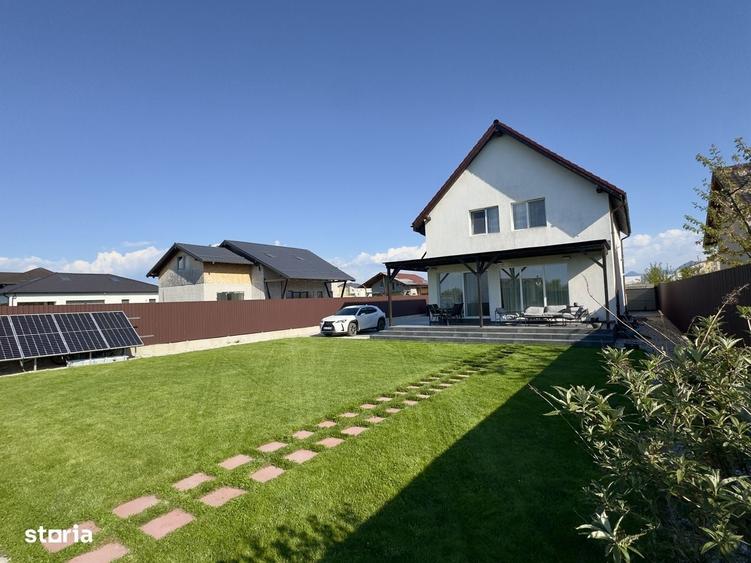 Casă cu 4 camere cu Teren 648 Mp în Sânpetru