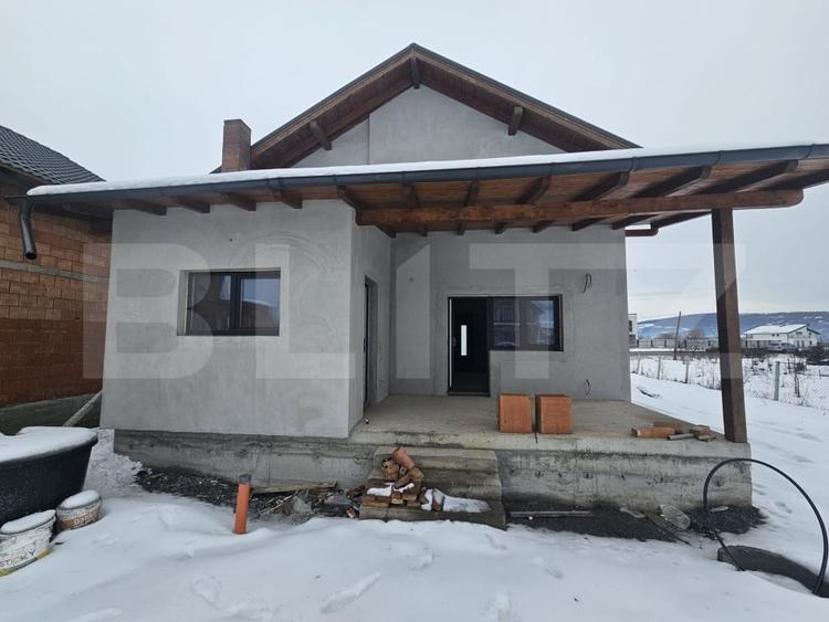 Casă individuală cu 4 camere cu Teren 500 Mp în Jelna