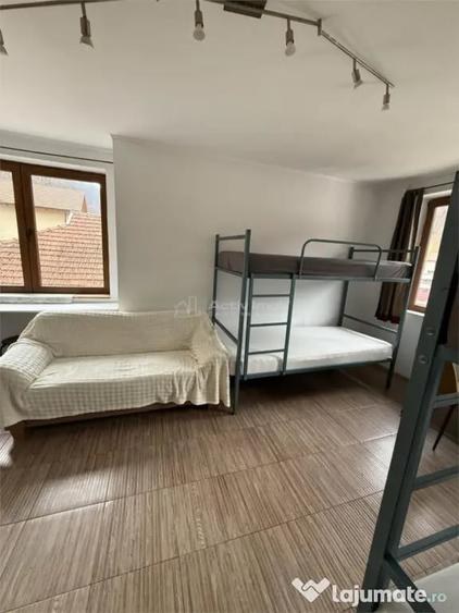 Casă cu 10 camere cu Teren 300 Mp în Centrul Istoric