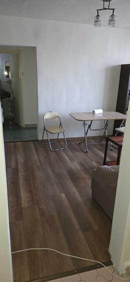 Apartament cu 3 camere semidecomandat în Găvana