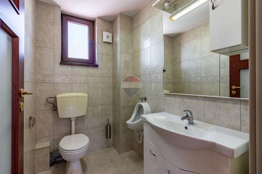 Casă individuală cu 6 camere cu Teren 235 Mp în Ferentari
