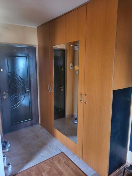 Apartament cu 3 camere decomandat în Sud