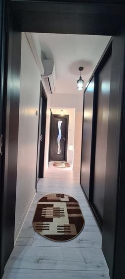 Apartament cu 3 camere decomandat, mobilat în Piața Centrală