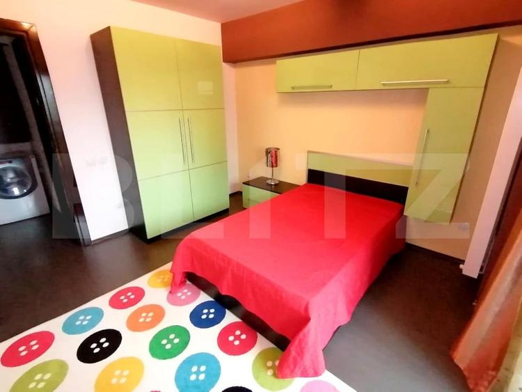 Apartament cu 4 camere decomandat, mobilat în Calea București