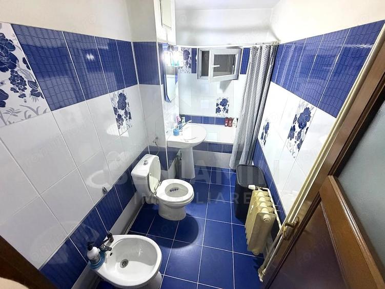Apartament cu 3 camere semidecomandat în Rovine