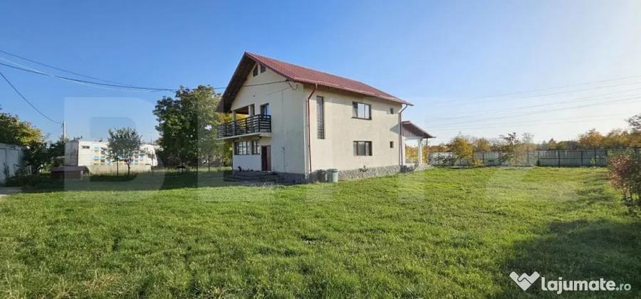 Casă cu 5 camere cu Teren 1300 Mp în Valea