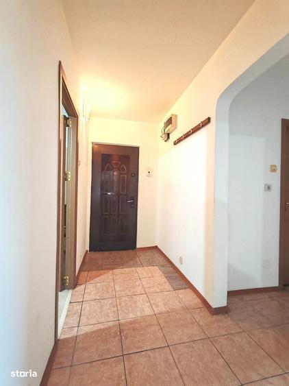 Apartament cu 3 camere decomandat în Prundu