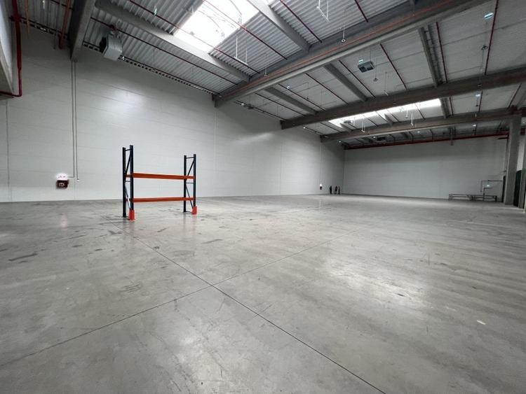Spațiu industrial, de 1,200 mp, în Exterior Est