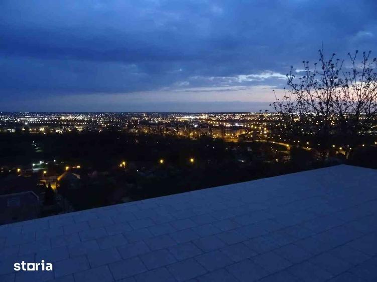 Casă cu 5 camere cu Teren 640 Mp în Central