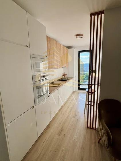 Apartament cu 3 camere decomandat, mobilat în Zorilor