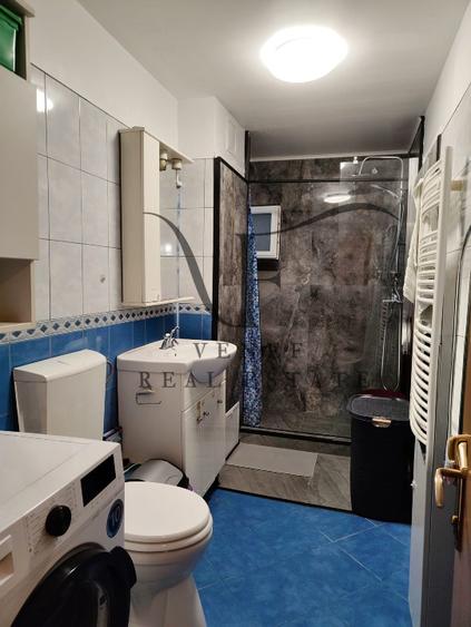 Apartament cu 3 camere semidecomandat în Colentina
