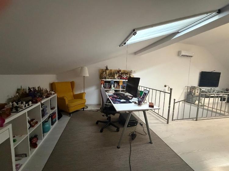 Duplex cu 5 camere cu Canalizare în Central