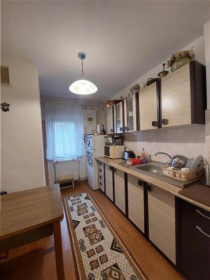 Apartament cu 2 camere semidecomandat, mobilat în Micălaca