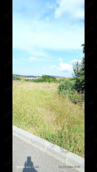 Teren de 1000 mp, în Ostroveni