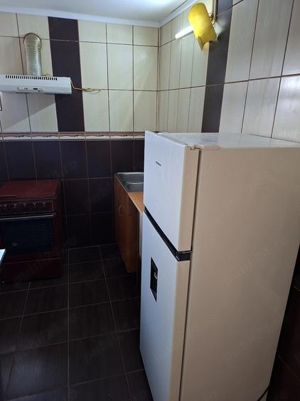Garsonieră decomandată în Roșu