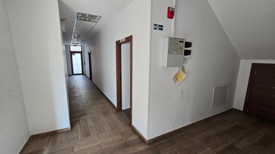 Casă cu 11 camere cu Canalizare în Ultracentral