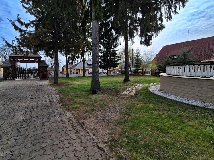 Casă individuală cu 9 camere cu Canalizare în Ocna Șugatag
