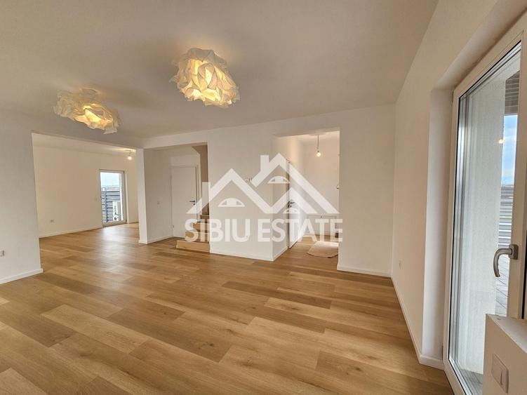 Duplex cu 4 camere cu Canalizare în Șura Mică